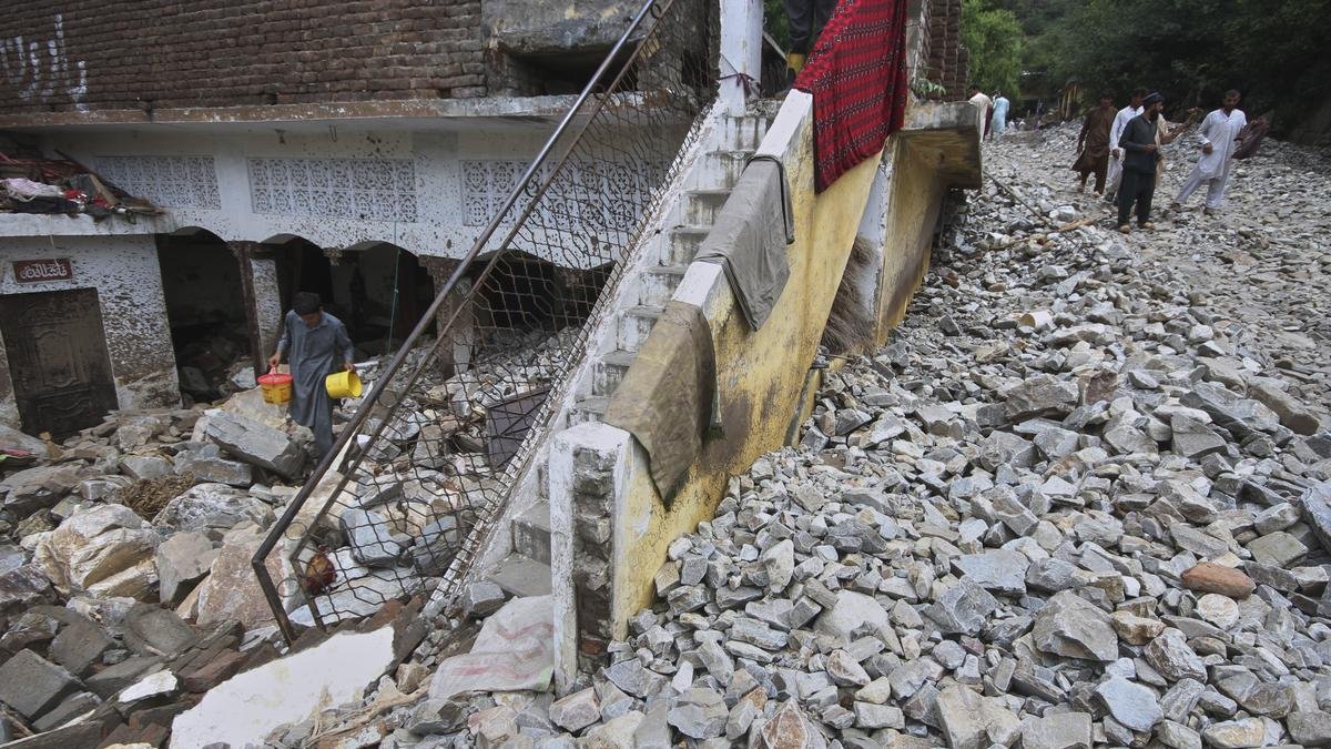 Death toll from northern Pakistan monsoon floods rises to almost 400