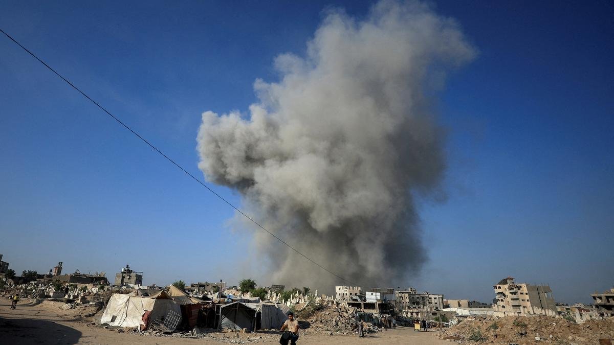 Israeli forces kill 4 more aid seekers as northern Gaza braces for looming offensive