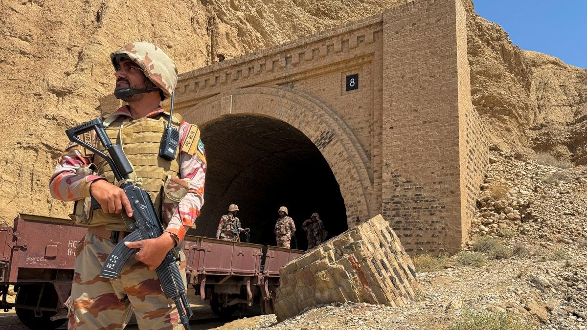 Pakistani forces kill 33 militants in overnight operation near Afghan border