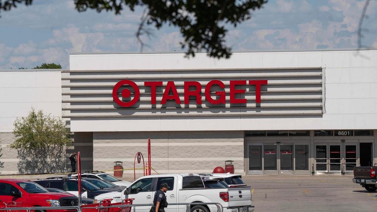 Shooter kills 3 in Target parking lot in Austin before being captured, police say