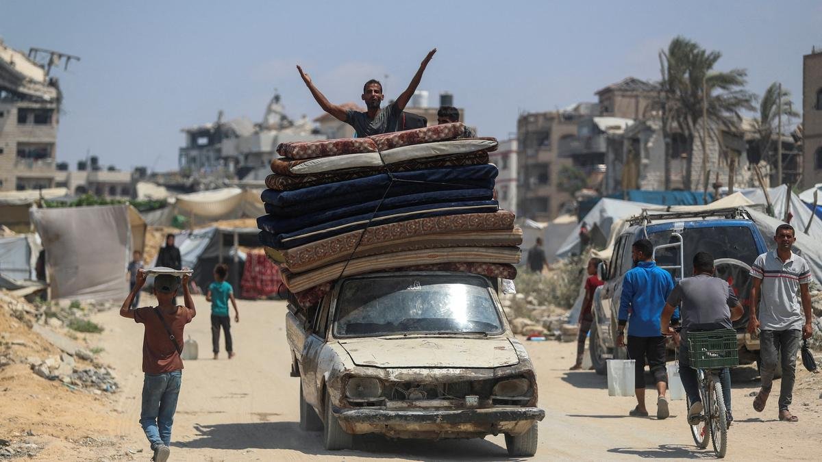 Thousands of Palestinians leave Gaza City fearing Israeli offensive