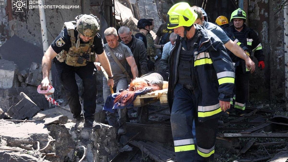 Ukraine says Russian strikes kill 2 in Dnipropetrovsk region