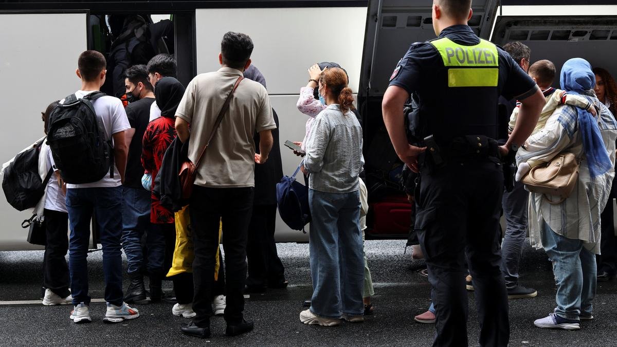First Afghan families allowed into Germany from Pakistan