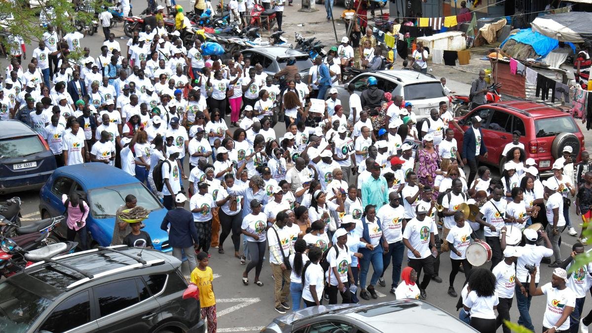 Guinea votes in referendum that could let coup leader run for President