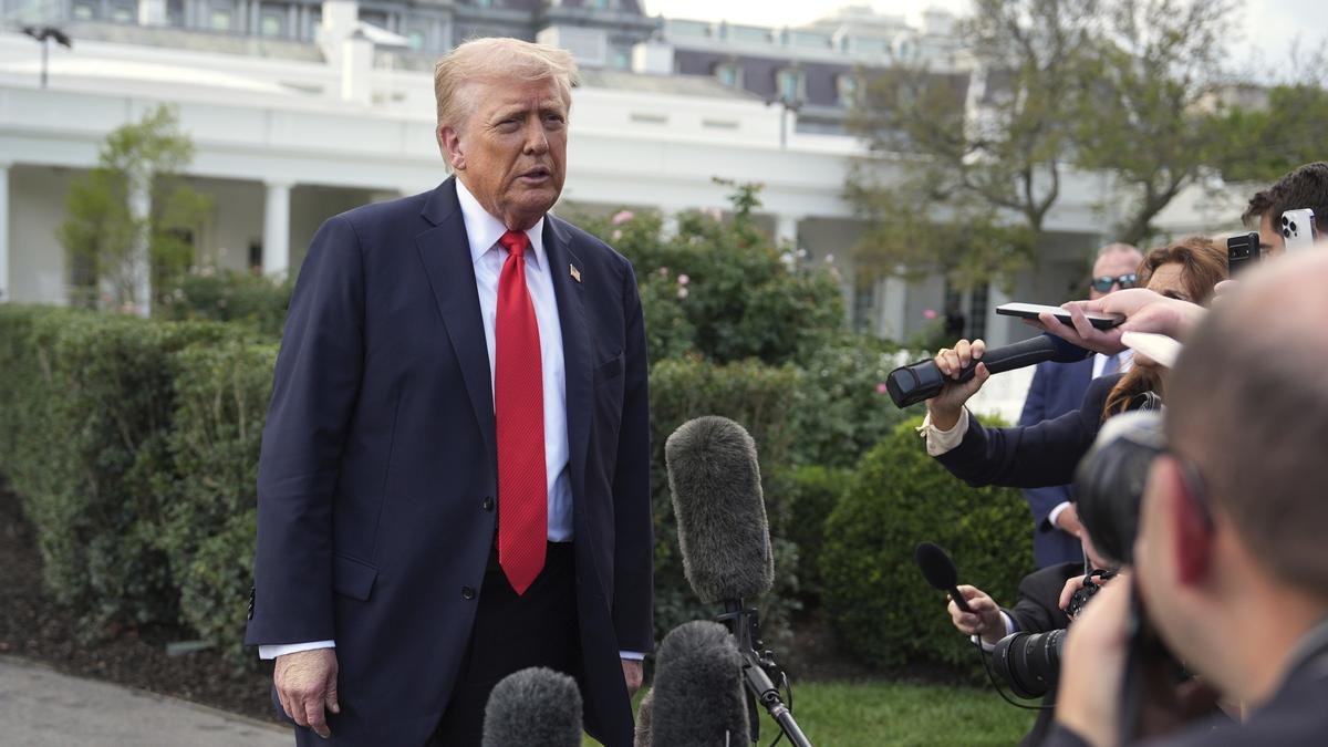 Trump calls on all NATO countries to stop buying Russian oil, threatens 50% to 100% tariffs on China