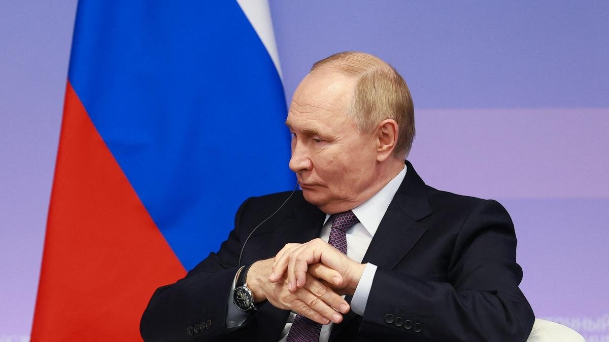 Western troops in Ukraine would be legitimate targets, says Vladimir Putin