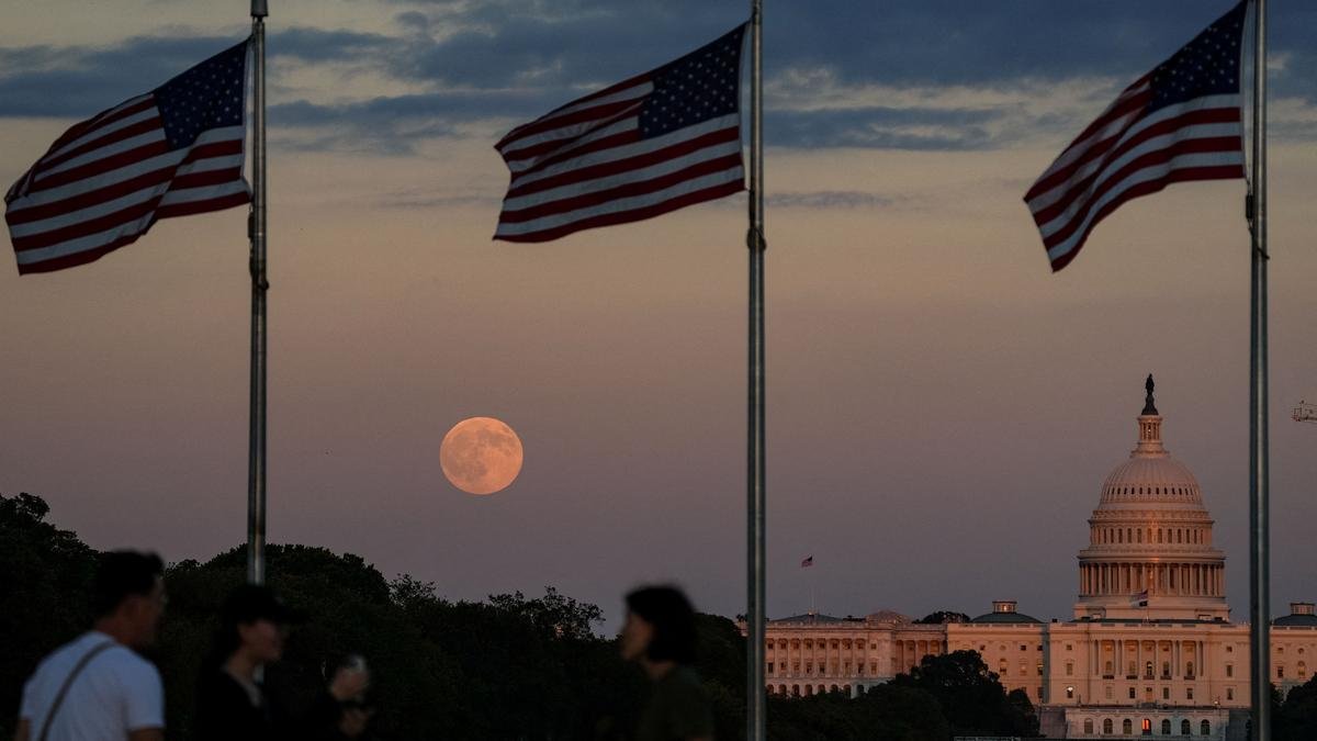 White House says no U.S. shutdown-related layoffs yet, but warns they could come